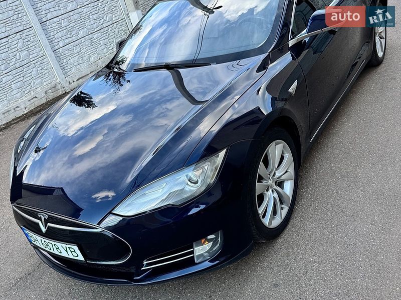 Tesla Model S 2014