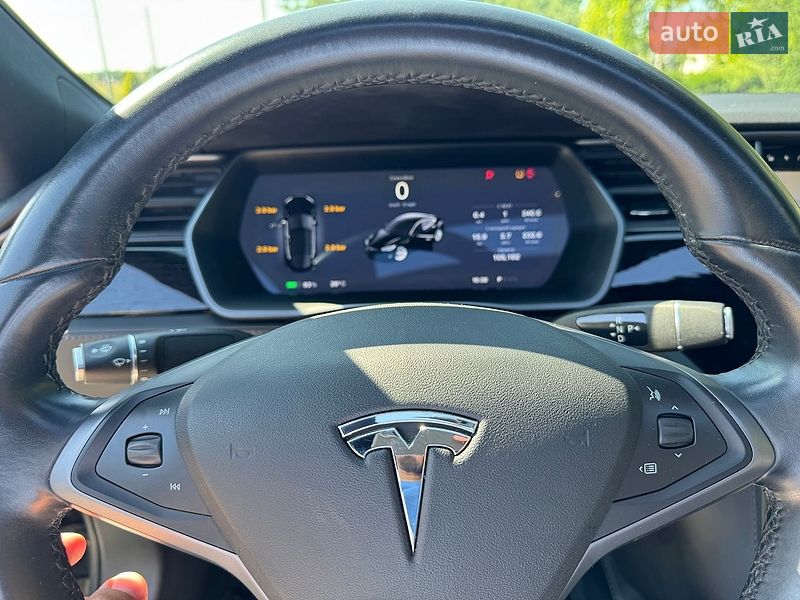 Лифтбек Tesla Model S 2018 в Львове