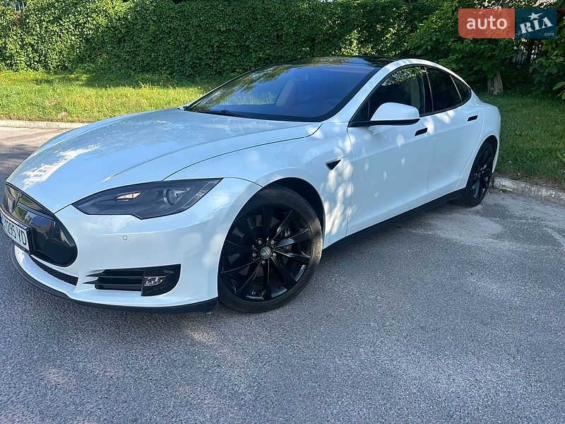Ліфтбек Tesla Model S 2013 в Львові