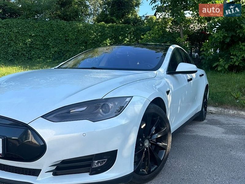 Лифтбек Tesla Model S 2013 в Львове