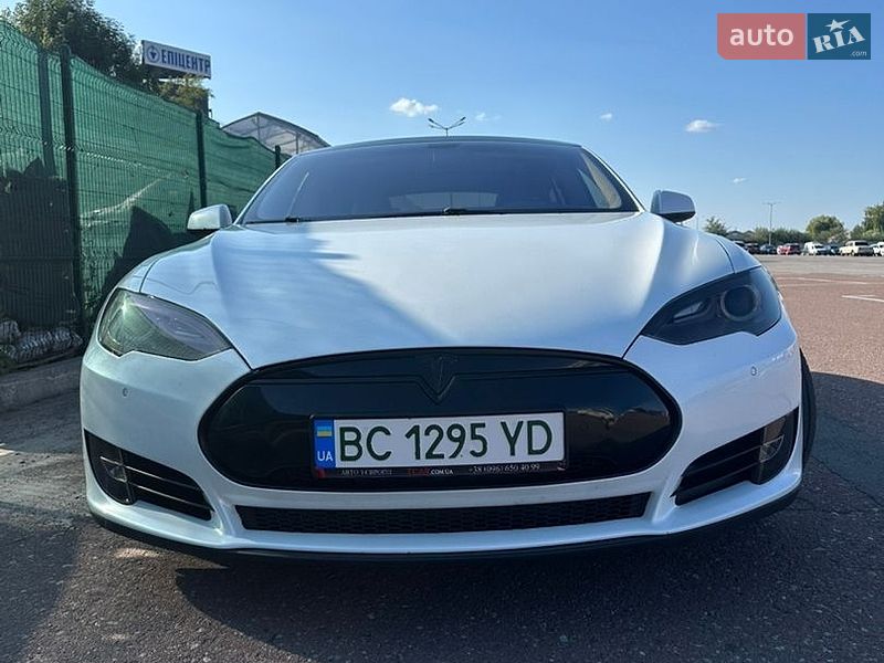 Лифтбек Tesla Model S 2013 в Львове
