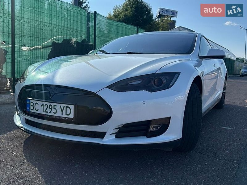 Лифтбек Tesla Model S 2013 в Львове