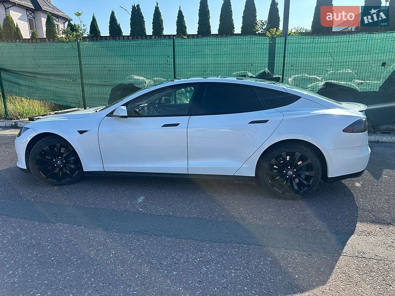 Лифтбек Tesla Model S 2013 в Львове