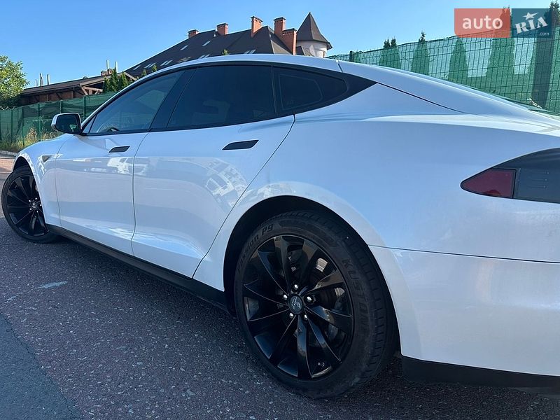 Лифтбек Tesla Model S 2013 в Львове