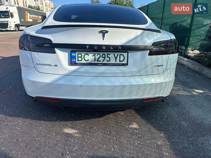 Ліфтбек Tesla Model S 2013 в Львові