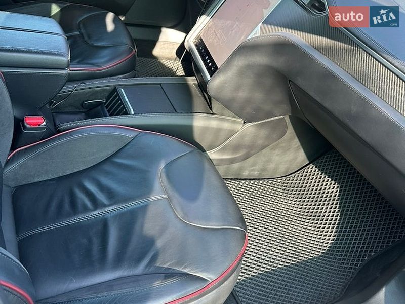 Лифтбек Tesla Model S 2013 в Львове