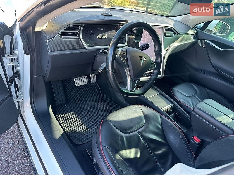 Лифтбек Tesla Model S 2013 в Львове