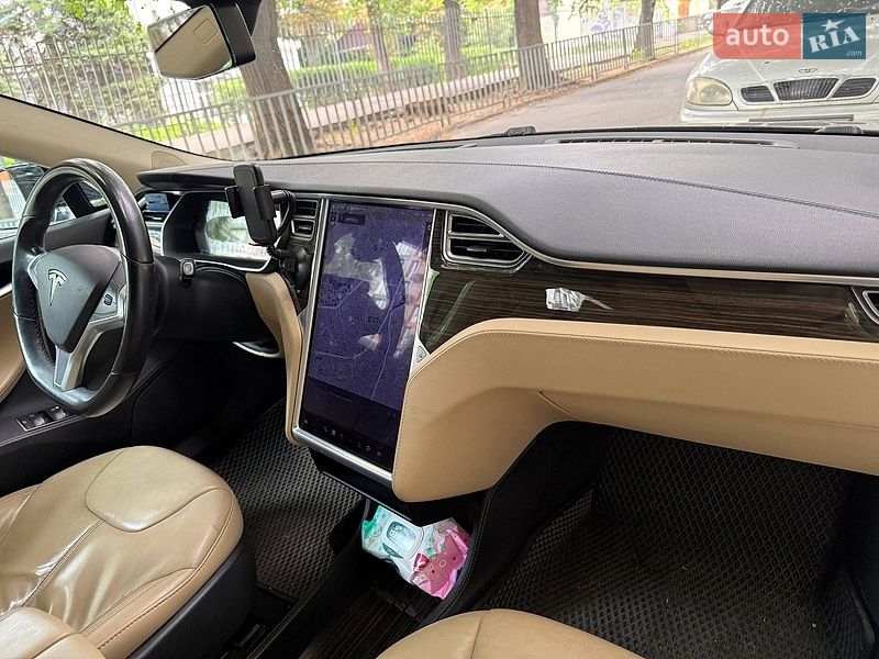 Ліфтбек Tesla Model S 2015 в Дніпрі фото 8 Ліфтбек Tesla Model S 2015 в Дніпрі