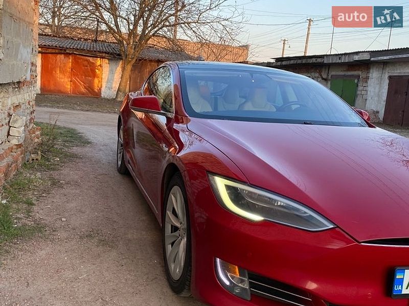Ліфтбек Tesla Model S 2016 в Овручі