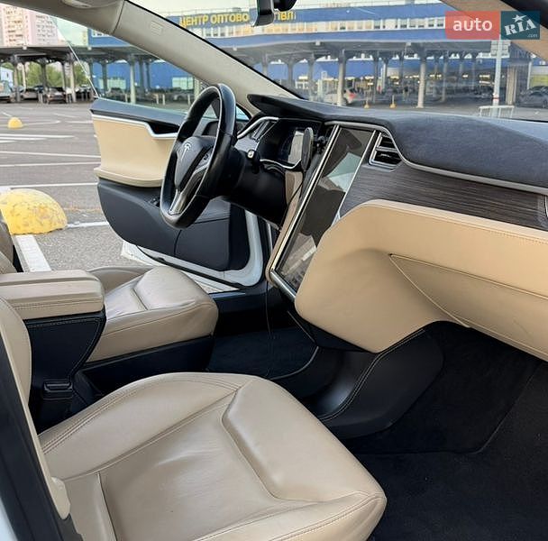 Лифтбек Tesla Model S 2015 в Киеве