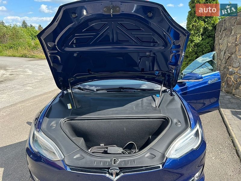 Лифтбек Tesla Model S 2017 в Самборе