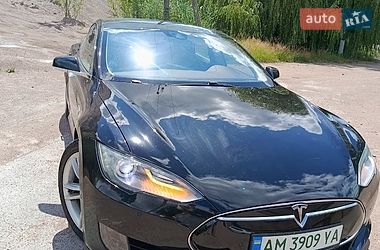 Ліфтбек Tesla Model S 2015 в Коростені