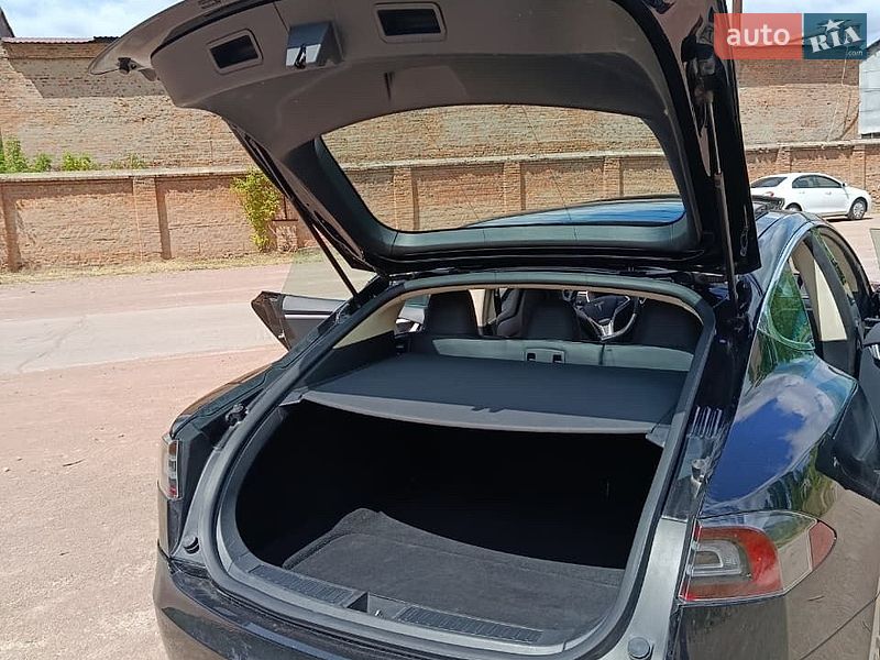 Ліфтбек Tesla Model S 2015 в Коростені
