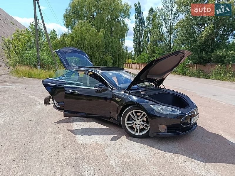 Ліфтбек Tesla Model S 2015 в Коростені