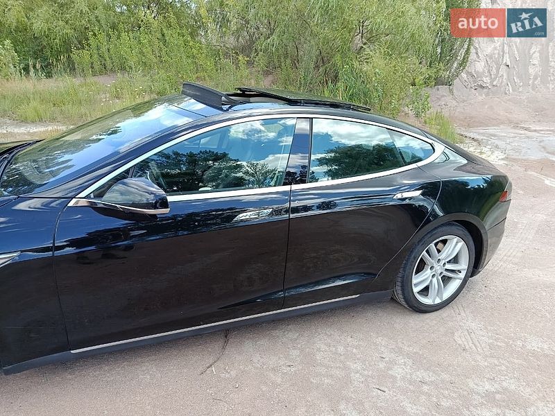 Ліфтбек Tesla Model S 2015 в Коростені