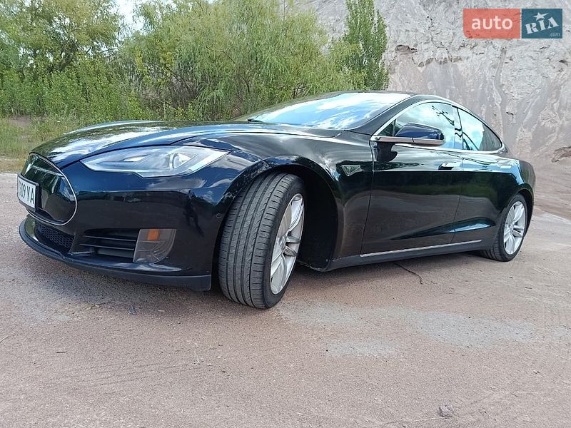 Ліфтбек Tesla Model S 2015 в Коростені