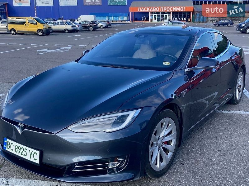 Лифтбек Tesla Model S 2016 в Львове