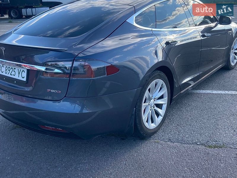 Лифтбек Tesla Model S 2016 в Львове