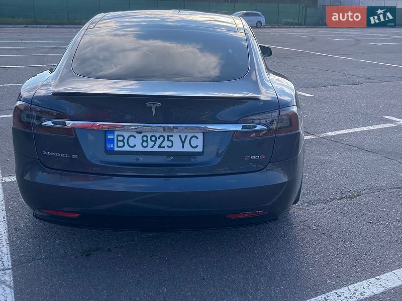 Лифтбек Tesla Model S 2016 в Львове