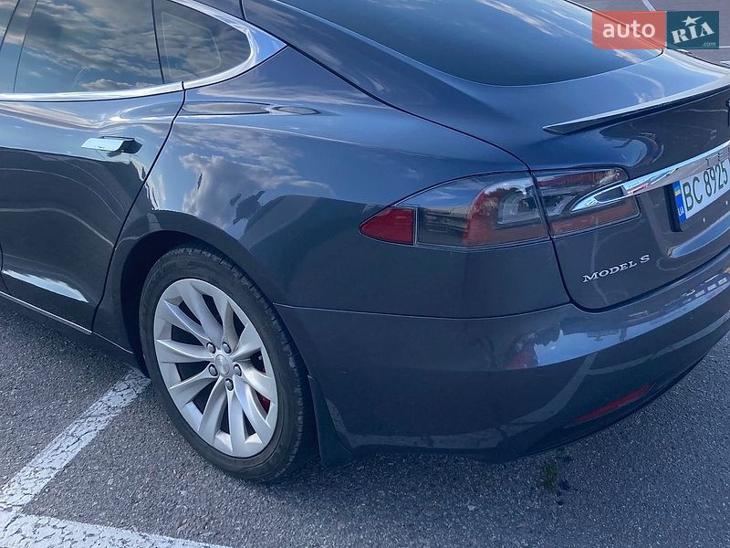 Лифтбек Tesla Model S 2016 в Львове