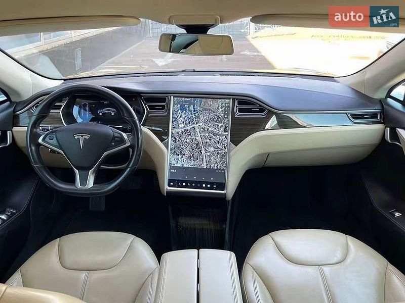 Лифтбек Tesla Model S 2015 в Киеве