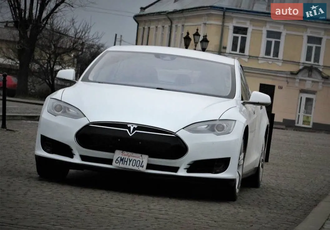 2015 Tesla Model S - фото 1