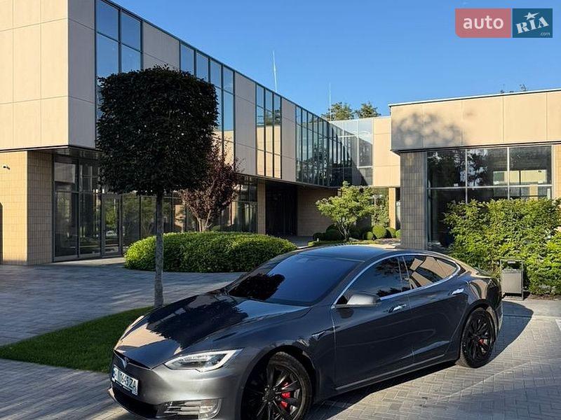 Лифтбек Tesla Model S 2017 в Киеве фото Лифтбек Tesla Model S 2017 в Киеве
