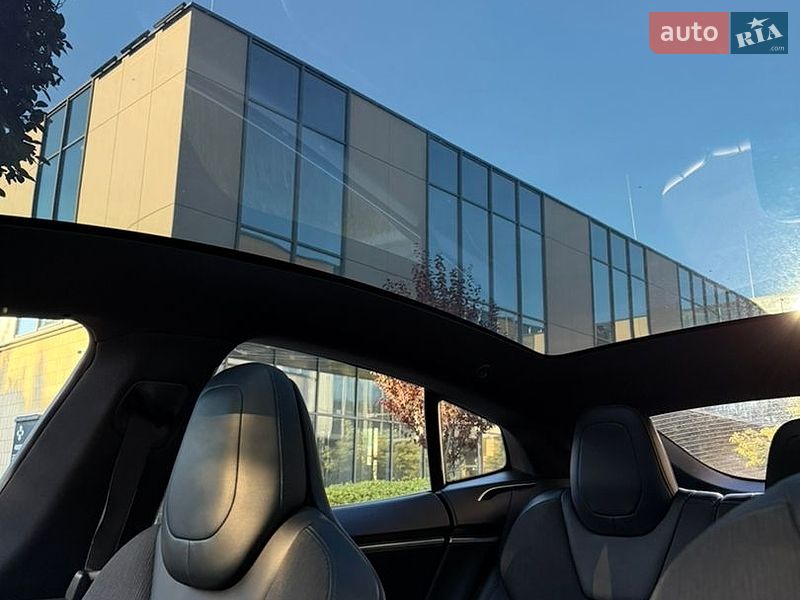 Ліфтбек Tesla Model S 2017 в Києві