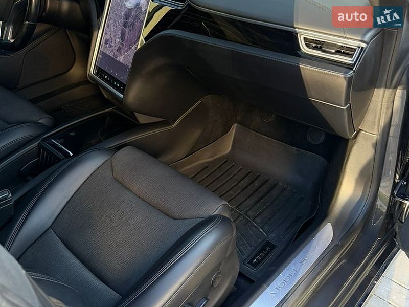 Ліфтбек Tesla Model S 2017 в Києві