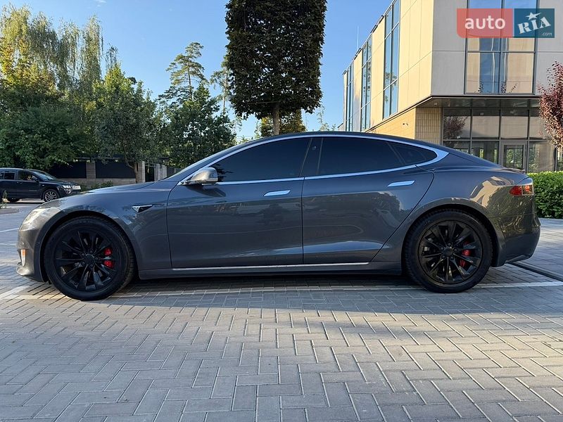 Лифтбек Tesla Model S 2017 в Киеве фото 10 Лифтбек Tesla Model S 2017 в Киеве