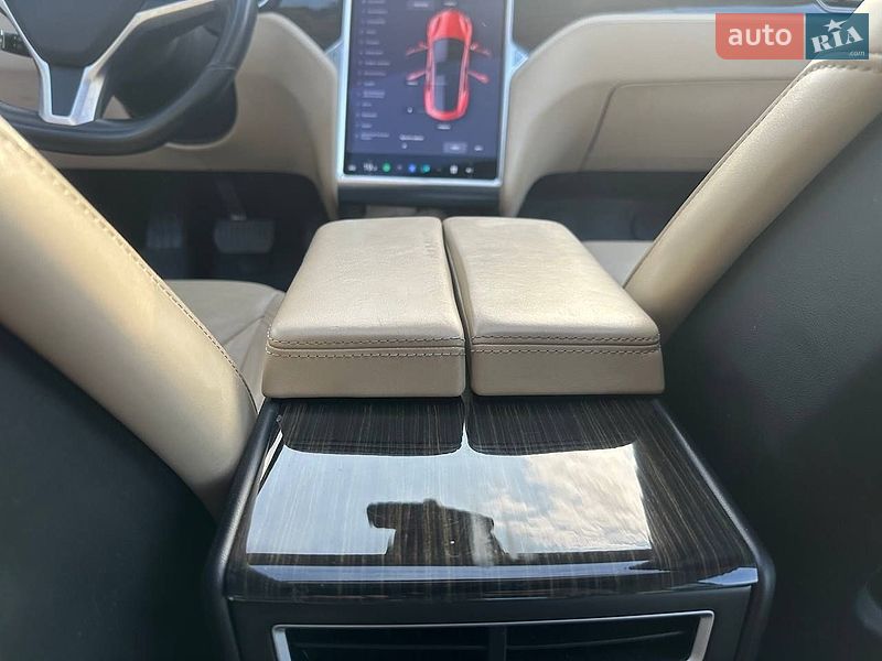 Лифтбек Tesla Model S 2015 в Киеве фото 16 Лифтбек Tesla Model S 2015 в Киеве