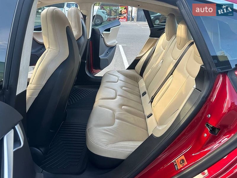 Лифтбек Tesla Model S 2015 в Киеве фото 17 Лифтбек Tesla Model S 2015 в Киеве