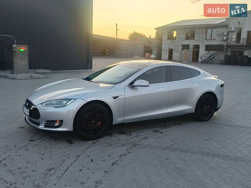 Лифтбек Tesla Model S 2013 в Калуше