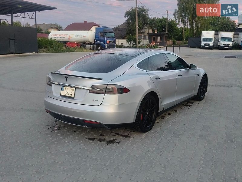Лифтбек Tesla Model S 2013 в Калуше
