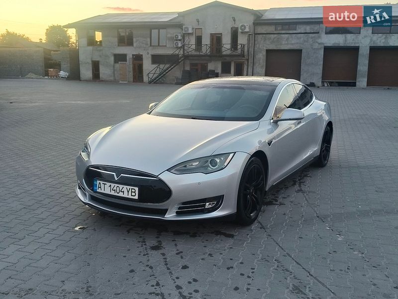 Лифтбек Tesla Model S 2013 в Калуше