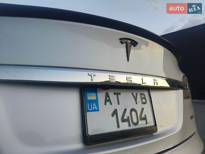 Лифтбек Tesla Model S 2013 в Калуше