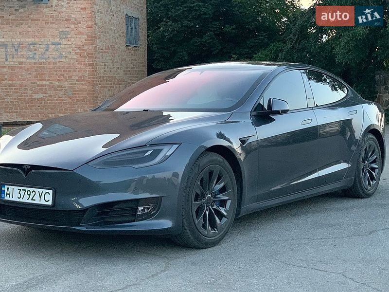Лифтбек Tesla Model S 2017 в Сквире