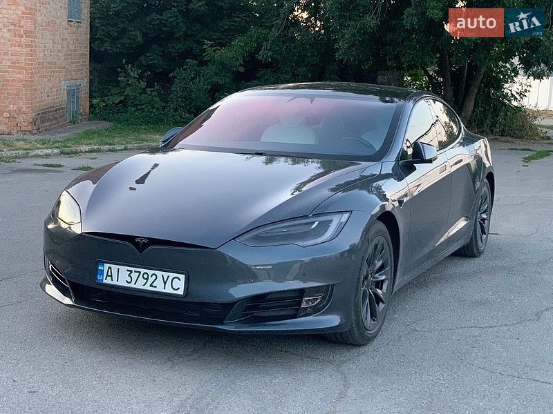Лифтбек Tesla Model S 2017 в Сквире
