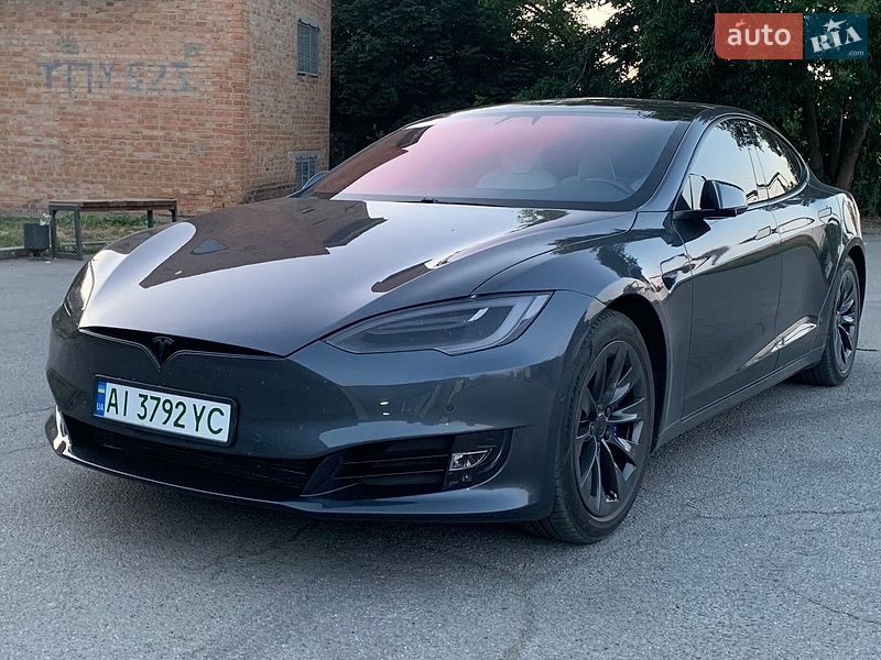 Лифтбек Tesla Model S 2017 в Сквире