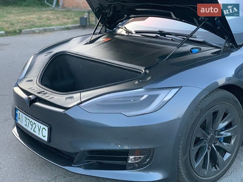 Лифтбек Tesla Model S 2017 в Сквире