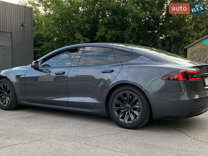 Лифтбек Tesla Model S 2017 в Сквире