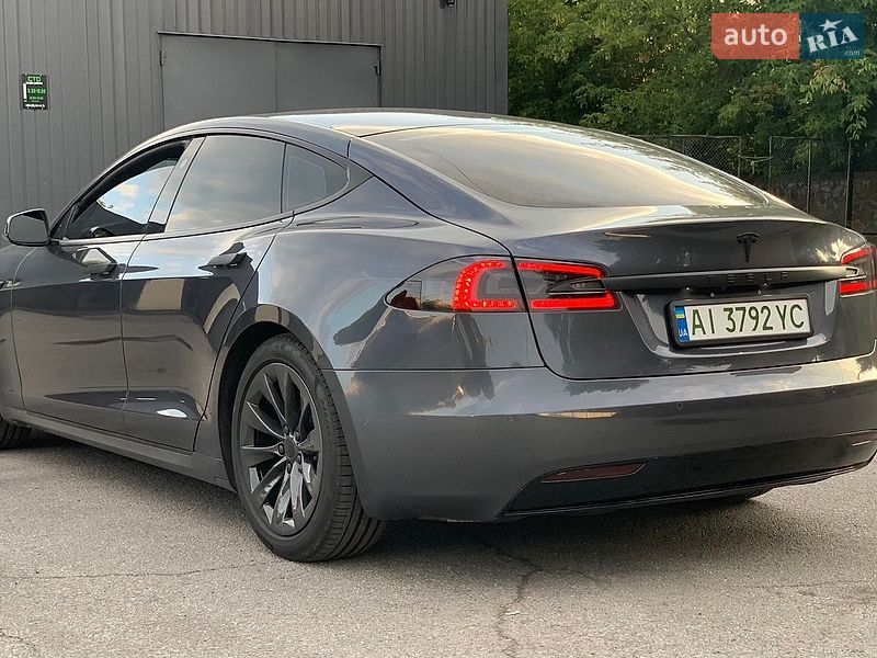 Лифтбек Tesla Model S 2017 в Сквире