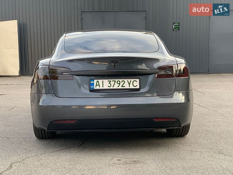 Лифтбек Tesla Model S 2017 в Сквире