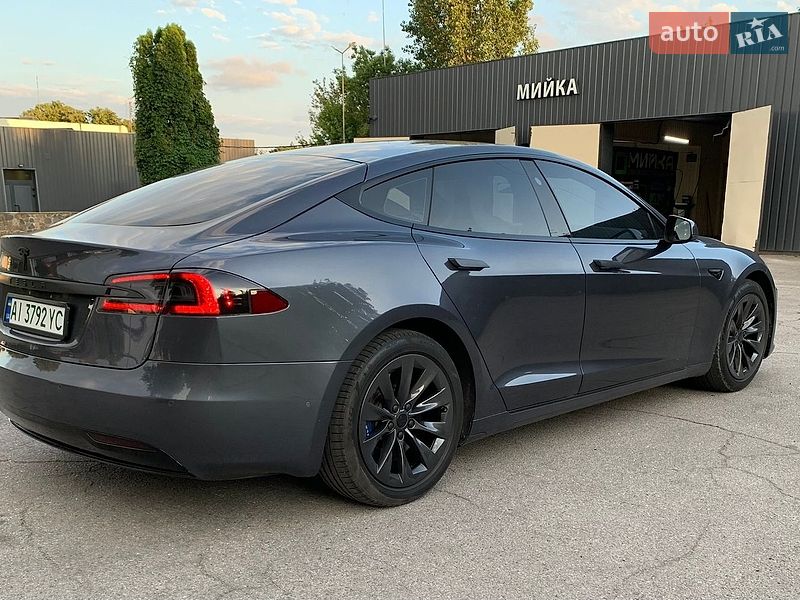 Лифтбек Tesla Model S 2017 в Сквире