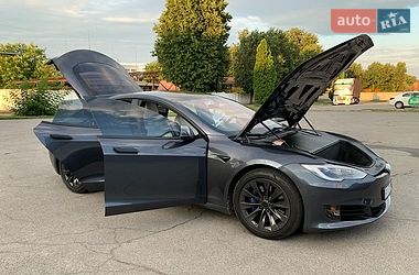 Лифтбек Tesla Model S 2017 в Сквире