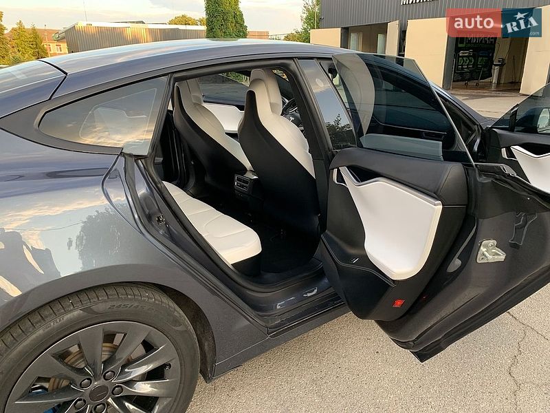 Лифтбек Tesla Model S 2017 в Сквире