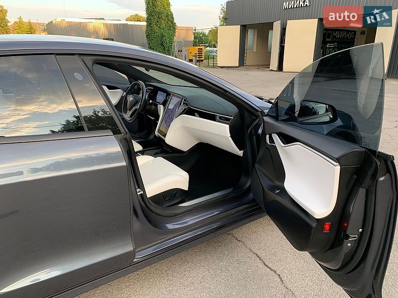 Лифтбек Tesla Model S 2017 в Сквире