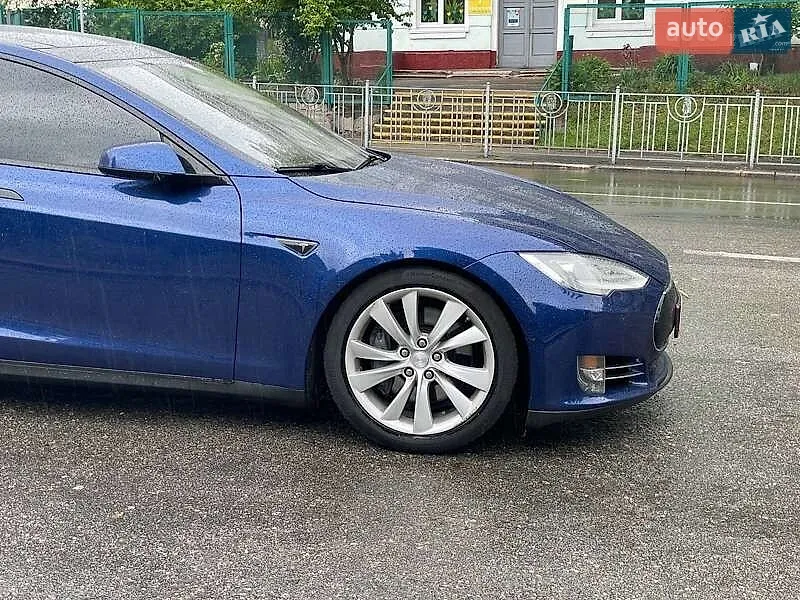 Tesla Model S, 2015
