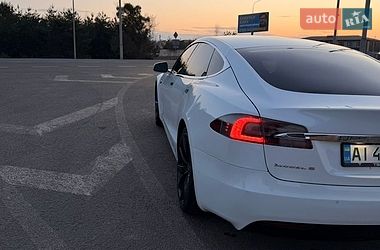 Лифтбек Tesla Model S 2016 в Буче