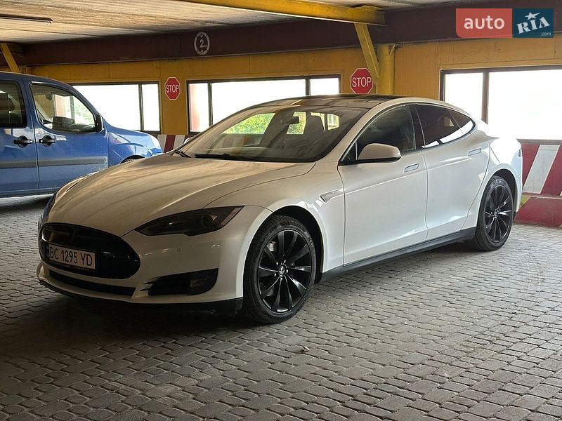 Лифтбек Tesla Model S 2013 в Львове